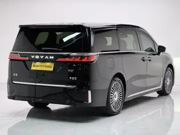 2025 Voyah Dreamer с пробегом 25 900 км
