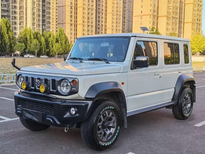 2025 Suzuki Jimny с пробегом 8 000 км
