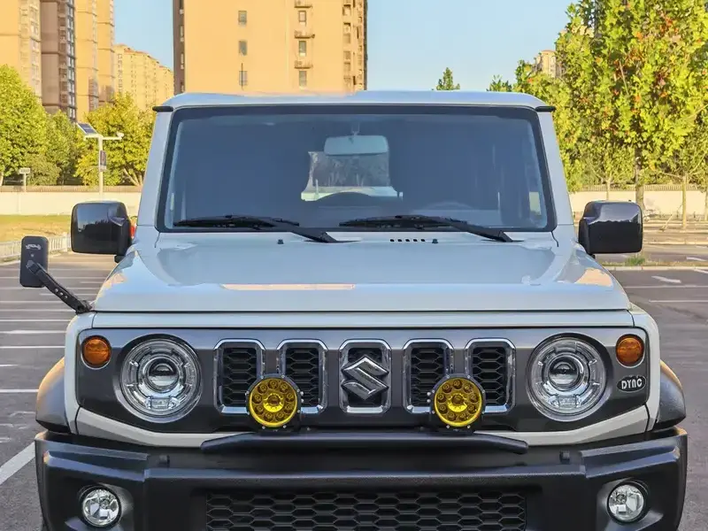 2025 Suzuki Jimny с пробегом 8 000 км