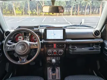 2025 Suzuki Jimny с пробегом 8 000 км