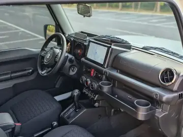 2025 Suzuki Jimny с пробегом 8 000 км