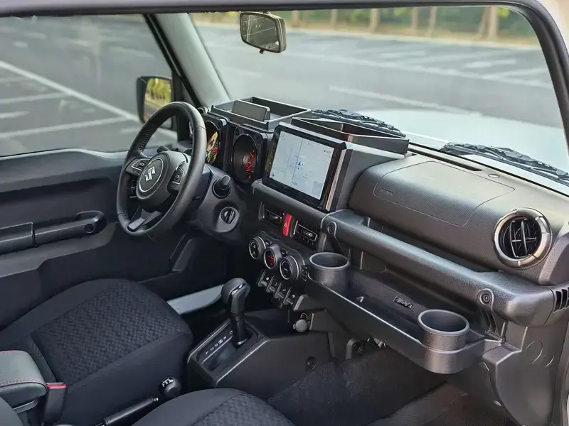 2025 Suzuki Jimny с пробегом 8 000 км