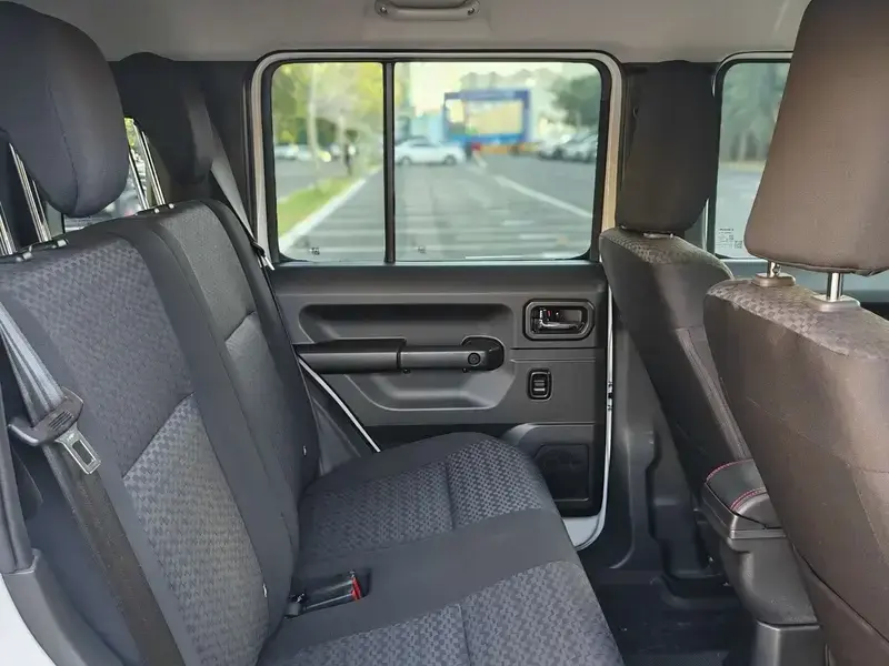 2025 Suzuki Jimny с пробегом 8 000 км