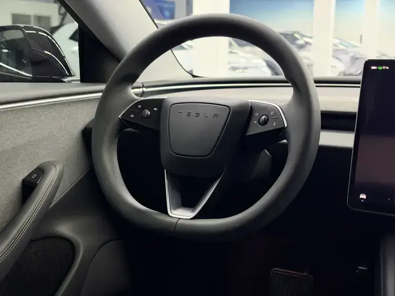 2023 Tesla Model 3 с пробегом 41 000 км