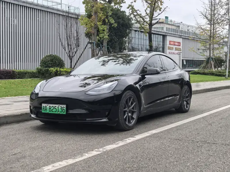 2022 Tesla Model 3 с пробегом 80 000 км