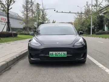 2022 Tesla Model 3 с пробегом 80 000 км