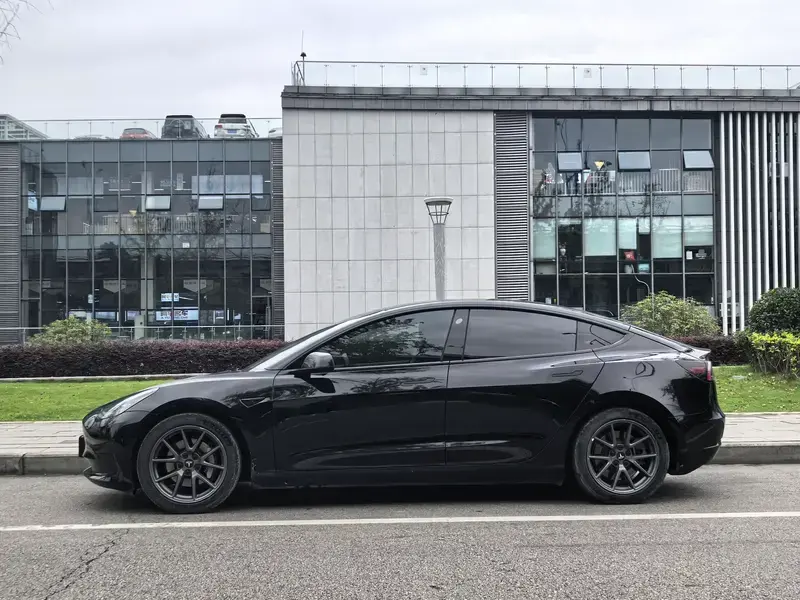 2022 Tesla Model 3 с пробегом 80 000 км
