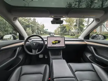 2022 Tesla Model 3 с пробегом 80 000 км