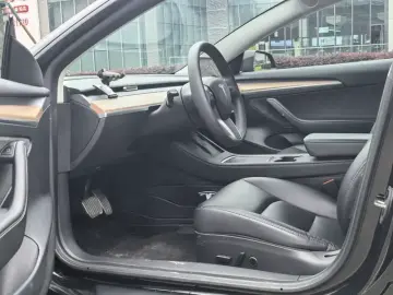 2022 Tesla Model 3 с пробегом 80 000 км