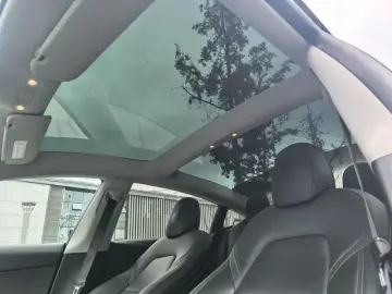 2022 Tesla Model 3 с пробегом 80 000 км