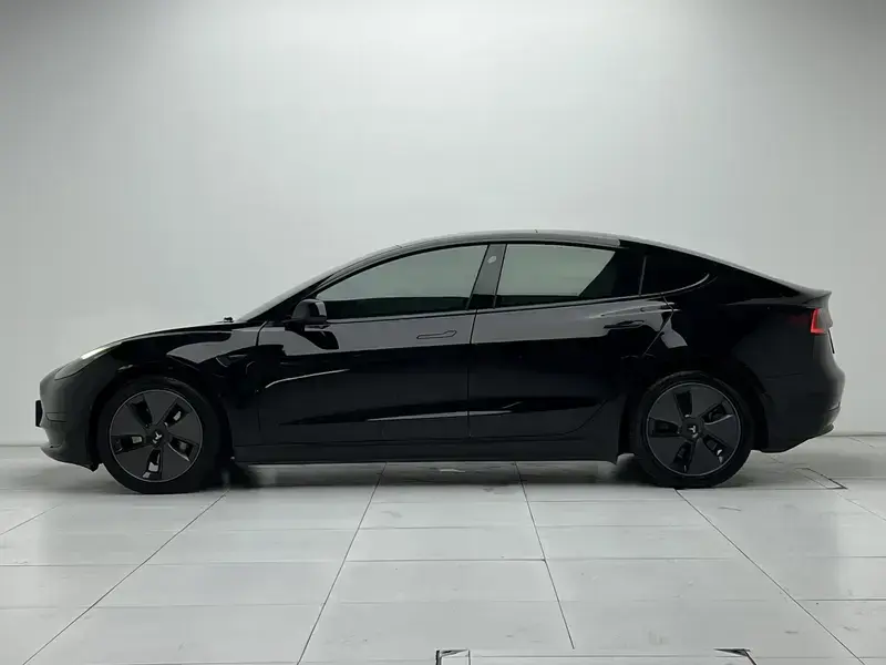 2022 Tesla Model 3 с пробегом 65 800 км