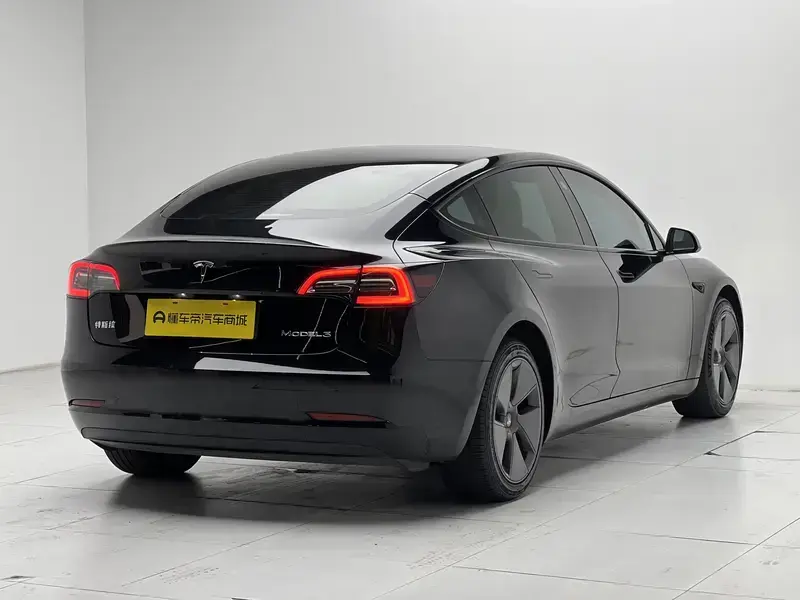 2022 Tesla Model 3 с пробегом 65 800 км