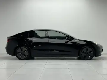 2022 Tesla Model 3 с пробегом 65 800 км