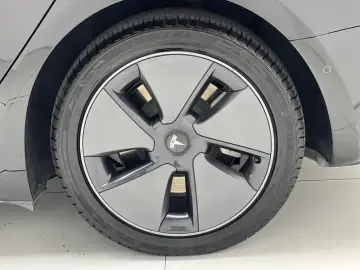 2022 Tesla Model 3 с пробегом 65 800 км