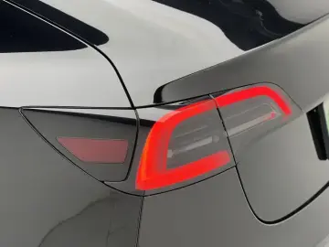 2022 Tesla Model 3 с пробегом 65 800 км