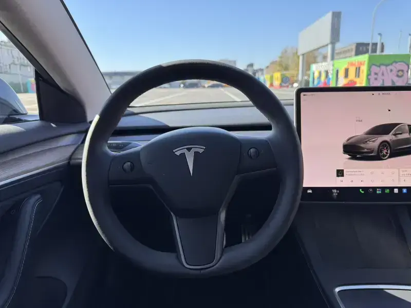 2022 Tesla Model 3 с пробегом 59 000 км