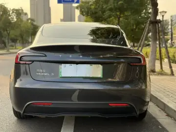 2023 Tesla Model 3 с пробегом 12 000 км