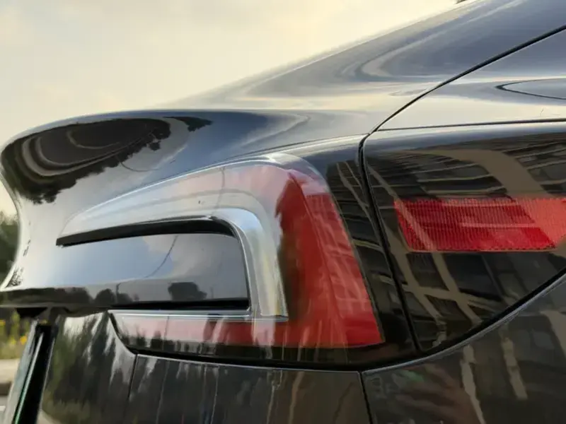 2023 Tesla Model 3 с пробегом 12 000 км