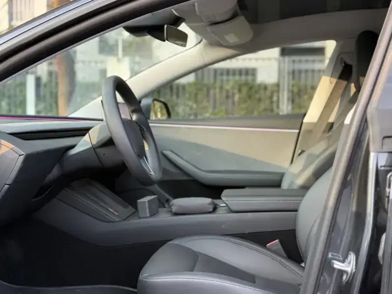 2023 Tesla Model 3 с пробегом 12 000 км