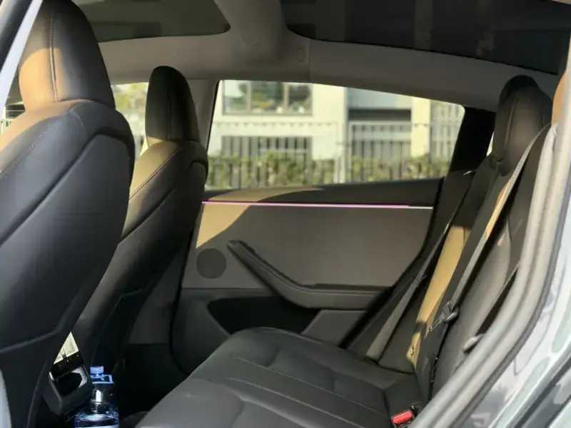 2023 Tesla Model 3 с пробегом 12 000 км