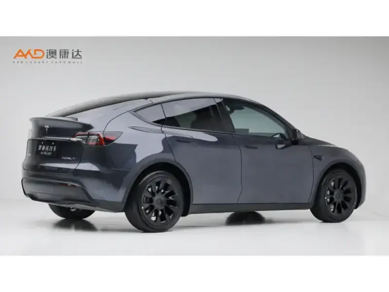 2024 Tesla Model Y с пробегом 19 000 км