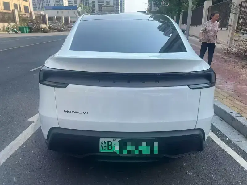 2026 Tesla Model Y с пробегом 8 000 км