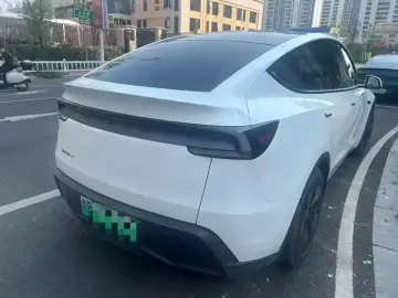 2026 Tesla Model Y с пробегом 8 000 км