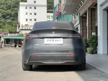 2024 Tesla Model Y с пробегом 52 000 км