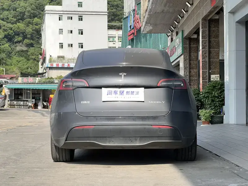 2024 Tesla Model Y с пробегом 52 000 км