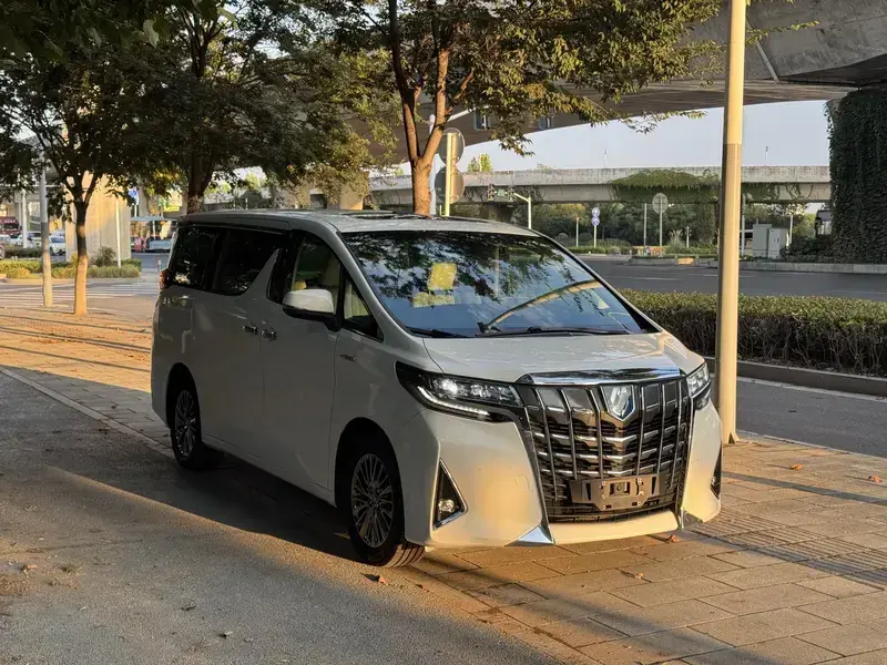 2021 Toyota Alphard с пробегом 123 000 км