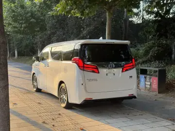 2021 Toyota Alphard с пробегом 123 000 км