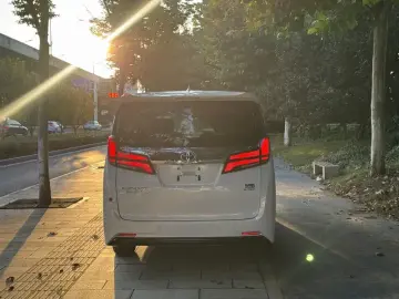 2021 Toyota Alphard с пробегом 123 000 км