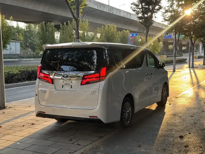 2021 Toyota Alphard с пробегом 123 000 км