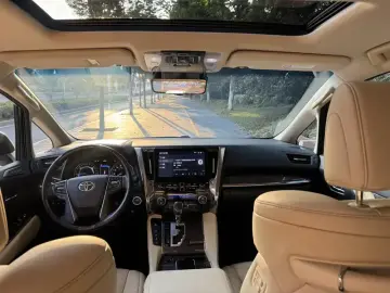 2021 Toyota Alphard с пробегом 123 000 км