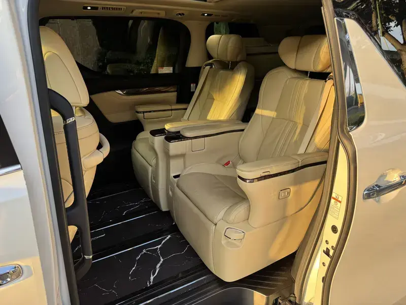 2021 Toyota Alphard с пробегом 123 000 км