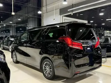 2021 Toyota Alphard с пробегом 261 000 км