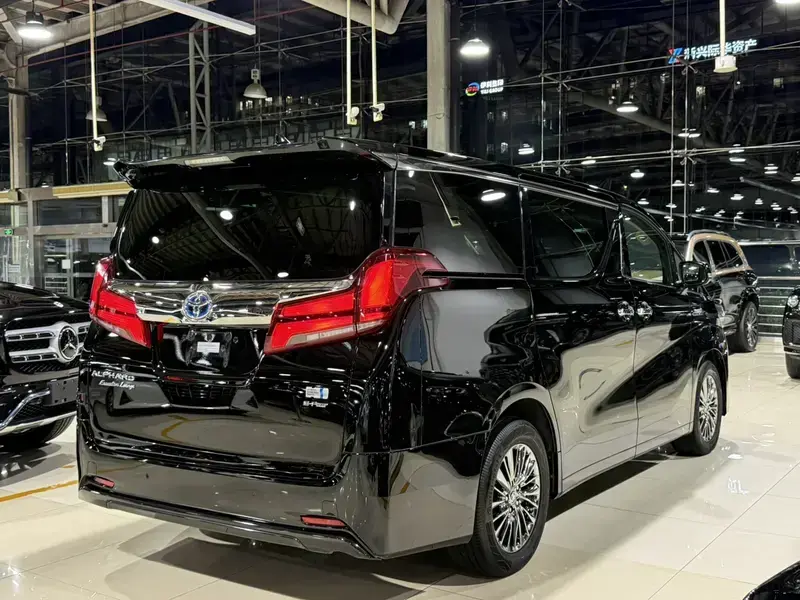 2021 Toyota Alphard с пробегом 261 000 км