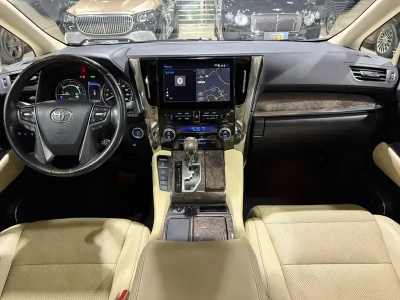 2021 Toyota Alphard с пробегом 261 000 км