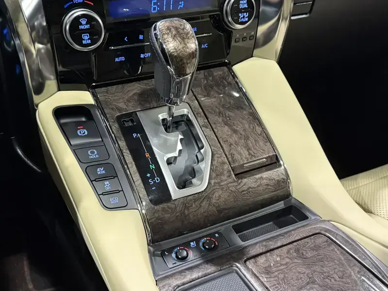 2021 Toyota Alphard с пробегом 261 000 км