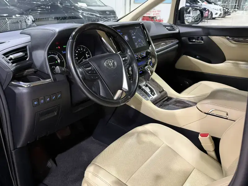 2021 Toyota Alphard с пробегом 261 000 км