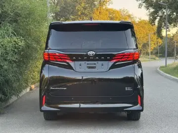 2023 Toyota Alphard с пробегом 49 000 км