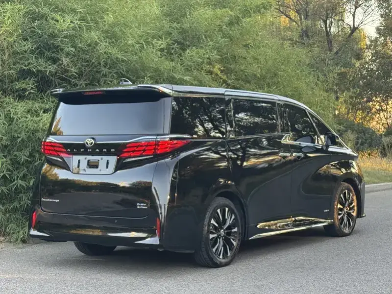 2023 Toyota Alphard с пробегом 49 000 км