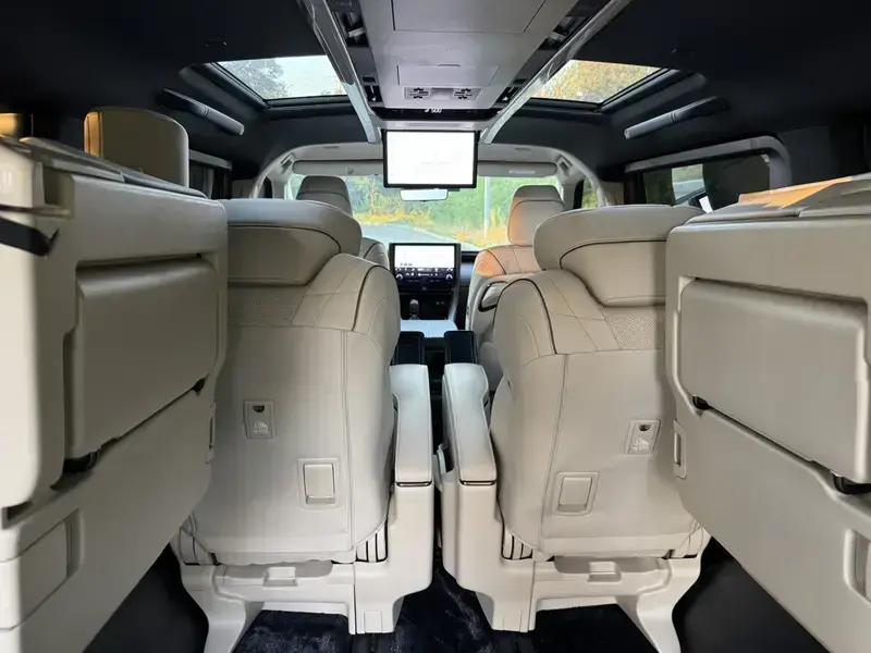 2023 Toyota Alphard с пробегом 49 000 км