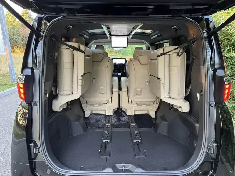 2023 Toyota Alphard с пробегом 49 000 км