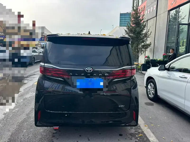 2025 Toyota Alphard с пробегом 46 000 км