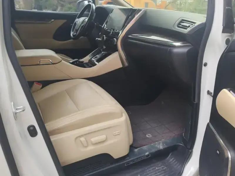 2020 Toyota Alphard с пробегом 116 000 км