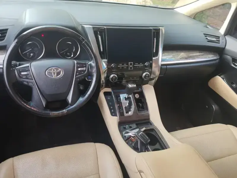 2020 Toyota Alphard с пробегом 116 000 км