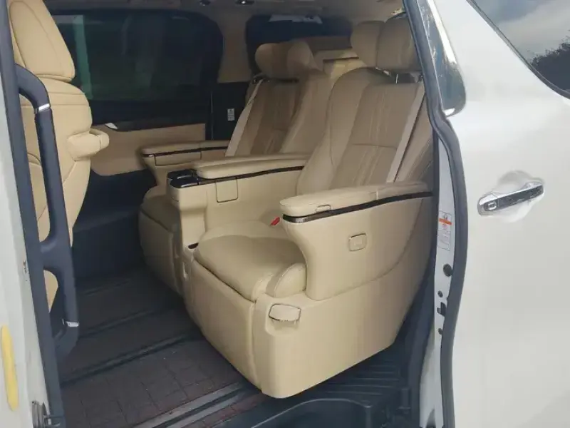 2020 Toyota Alphard с пробегом 116 000 км