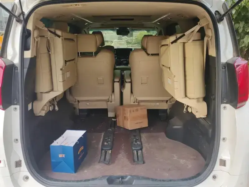 2020 Toyota Alphard с пробегом 116 000 км