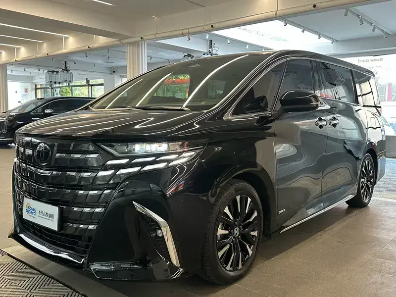 2023 Toyota Alphard с пробегом 50 000 км